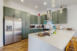 Fridge, microwave, oven, stovetop - Dog-friendly home with garden patio, fireplace, & views of red rock cliffs (Sedona)