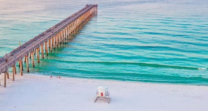 Waterfront- Walk to the Beach- Private Balcony- Sleeps 2