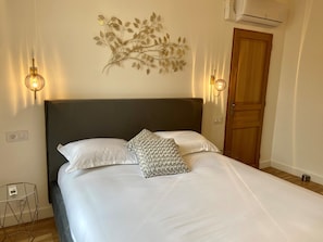 1 bedroom, iron/ironing board, travel cot, free WiFi