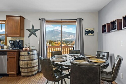 Downtown Basecamp | Stylish | Games Room