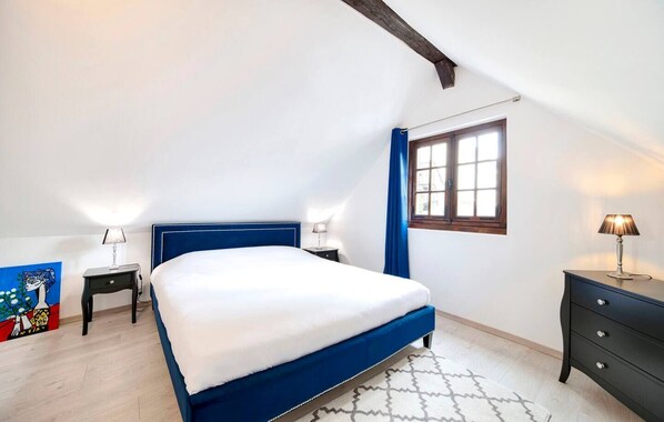 1 bedroom, iron/ironing board, travel cot, free WiFi