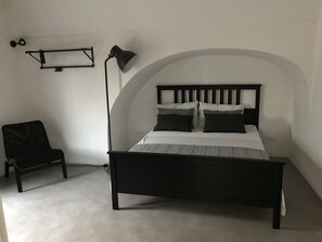 1 bedroom, bed sheets - The cave of benikulà ancient Pantelleria Dammuso Andrea 4 (Sicilia)