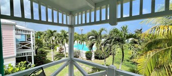 5 Minute walk to the beach!