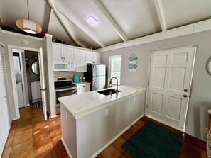 Fridge, oven, stovetop, coffee/tea maker