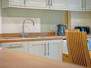 Lave-vaisselle, chaise haute