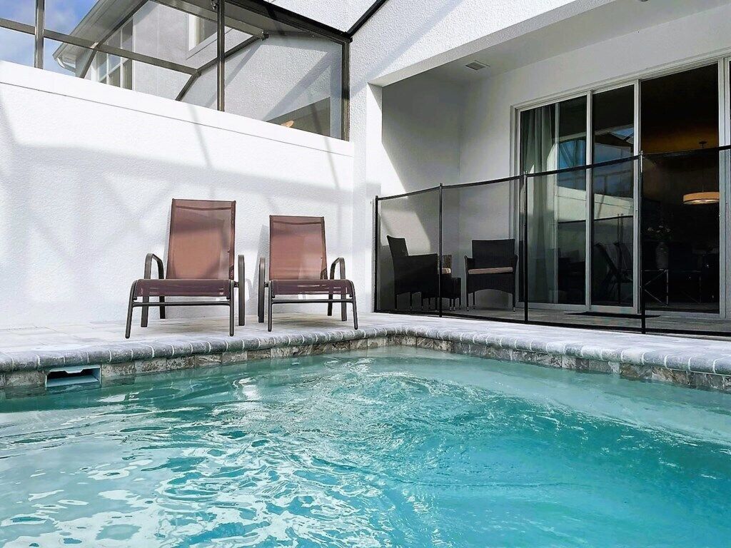 Plunge pool rental near Disney