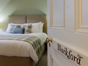 4 bedrooms, free WiFi, bed sheets - 4 bedroom accommodation in Pencaitland, near Tranent (Pencaitland, near Tranent)