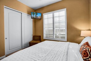 1 bedroom, desk, iron/ironing board, WiFi