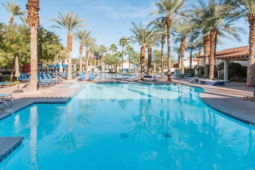 Tranquil Studio with Captivating Desert Views #B