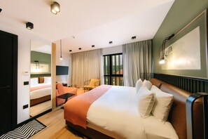 Deluxe Double or Twin Room | In-room safe, laptop workspace, blackout drapes, soundproofing