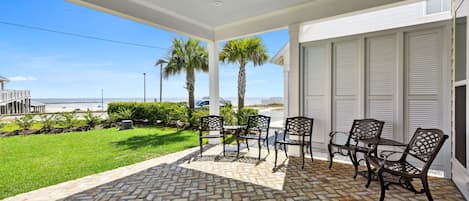 تناول الطعام بالخارج