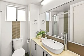 Bruser, hårtørrer, håndklæder