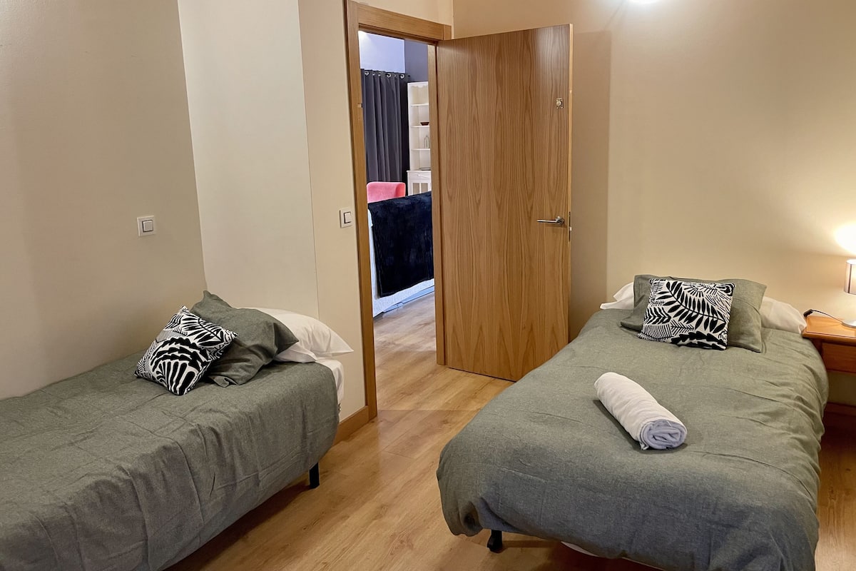 2 bedrooms, premium bedding, down duvets, individually decorated