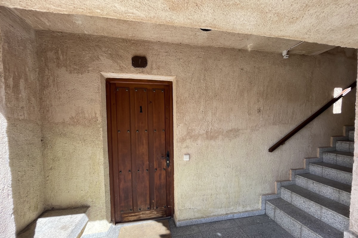 2 bedrooms, premium bedding, down duvets, individually decorated