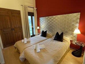 Superior House | Premium bedding, down comforters, individually decorated - El Bulín de Madarcos (Madarcos)