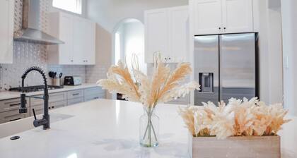 Helotes Serenity-Luxury 3bed/2.5 bath 2300 sq foot