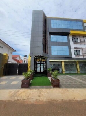 Exterior - Stylish Spacious 1 Bedroom Apartment (Greater Accra Region)