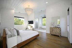 5 bedrooms, iron/ironing board, free WiFi, bed sheets - ☆ Luxury Escape ☆ 3 Story Cabin ☆ 3 Decks ☆ Hot Tub ☆ Game Room ☆ Playground (Broken Bow)