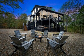 Property grounds - ☆ Luxury Escape ☆ 3 Story Cabin ☆ 3 Decks ☆ Hot Tub ☆ Game Room ☆ Playground (Broken Bow)