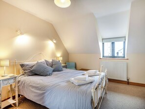 1 bedroom, free WiFi, bed sheets - A lovely property in the perfect location, and it has parking too. (Wells-next-the-Sea)