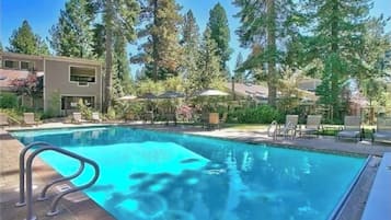 Piscine extérieure, piscine chauffée