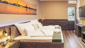 Standard Double Room | In-room safe, desk, laptop workspace, soundproofing - Mártoni Resort & Restaurant (Szigetszentmarton)