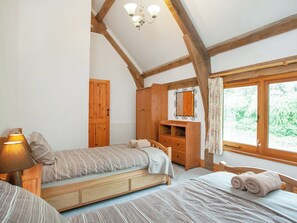 4 bedrooms, free WiFi, bed sheets