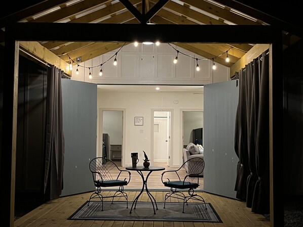 Interior - Hidden Bungalow 1 1/2 blocks from the beach (Bay St. Louis)