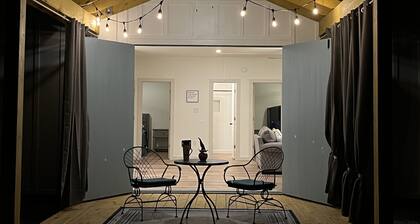 Hidden Bungalow 1 1/2 blocks from the beach