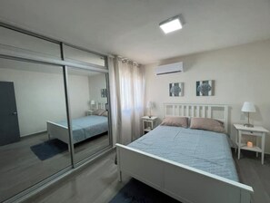 2 chambres, fer et planche à repasser, Wi-Fi, draps fournis