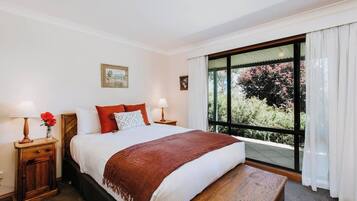 4 Schlafzimmer, Schreibtisch, Bügeleisen/Bügelbrett, Reisekinderbett