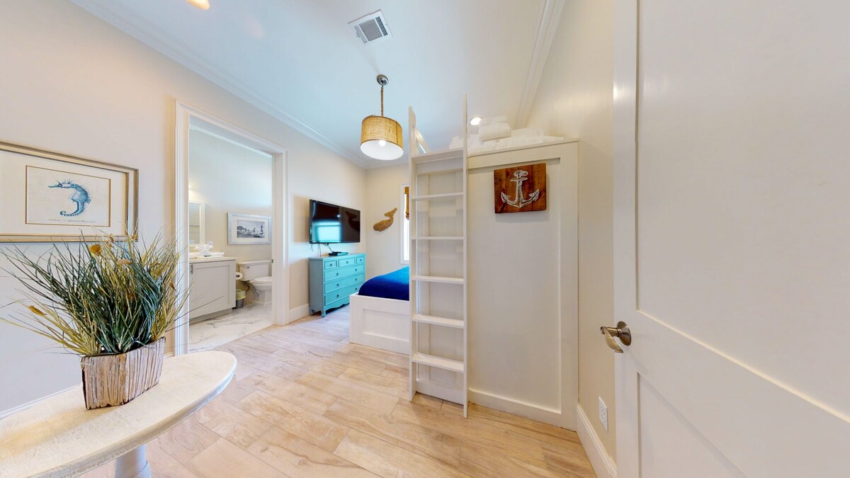 Photo 40 of La Mer - Spectacular Beachfront Luxury Home with Pool and Beach Service!