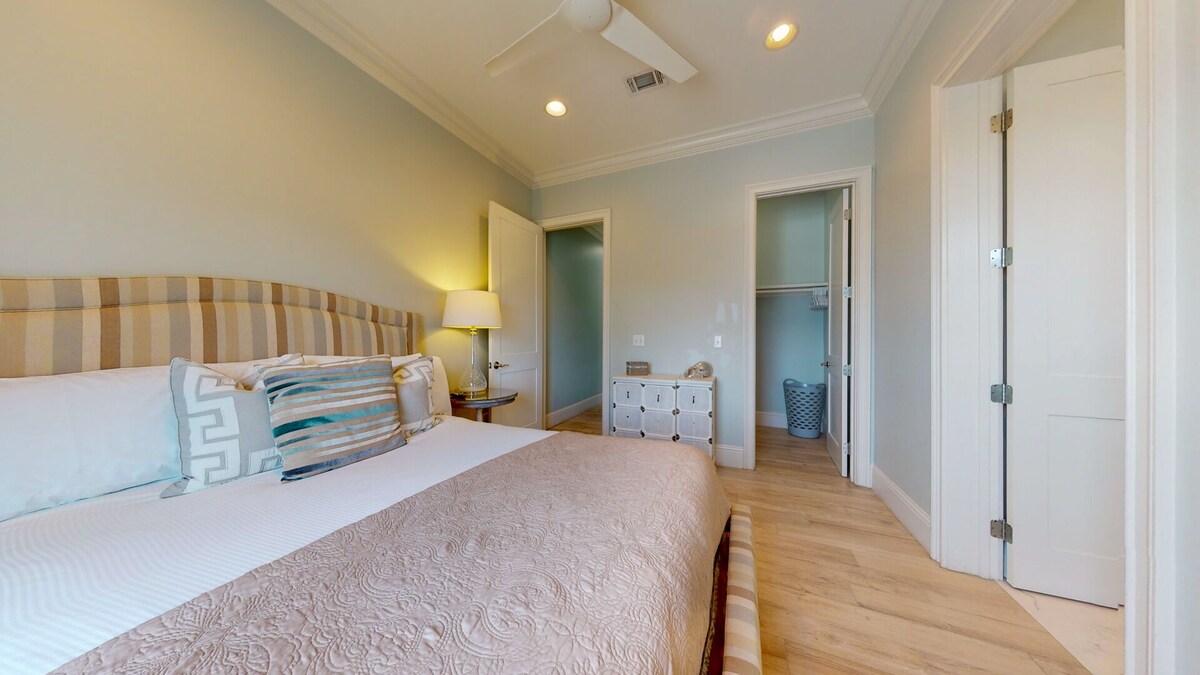 Photo 18 of La Mer - Spectacular Beachfront Luxury Home with Pool and Beach Service!