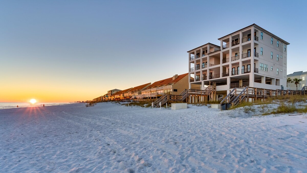 Photo 3 of La Mer - Spectacular Beachfront Luxury Home with Pool and Beach Service!