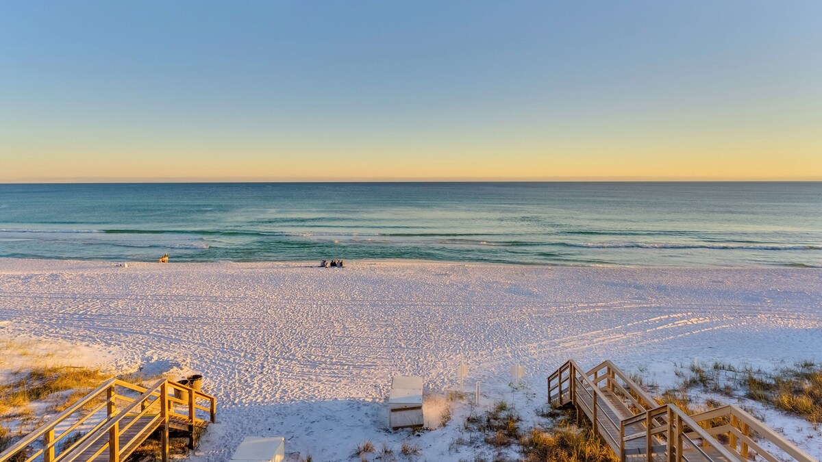 Photo 16 of La Mer - Spectacular Beachfront Luxury Home with Pool and Beach Service!