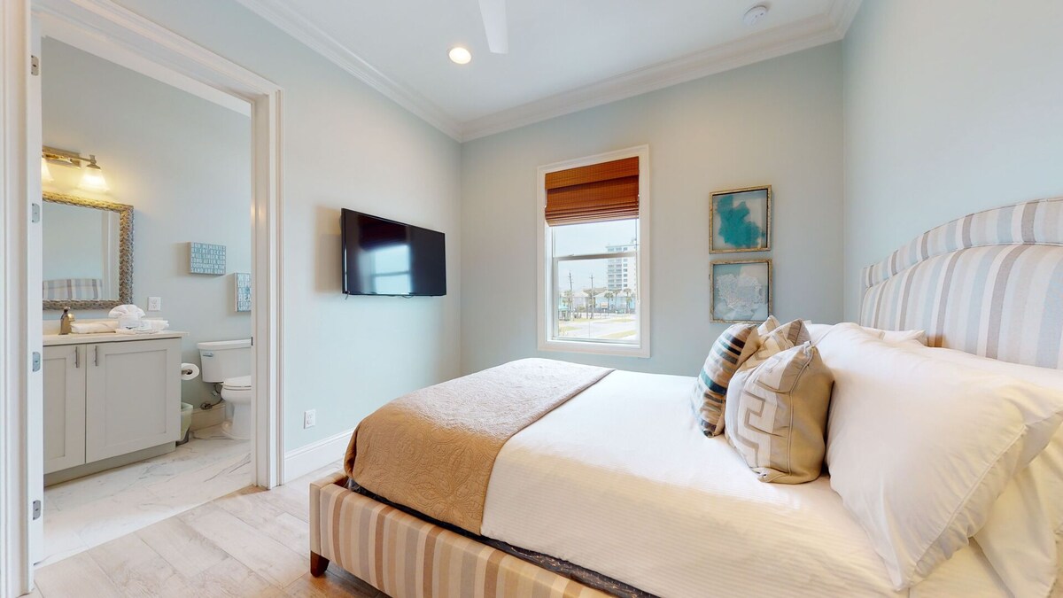 Photo 23 of La Mer - Spectacular Beachfront Luxury Home with Pool and Beach Service!