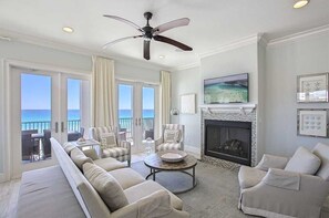 Smart-TV, Kamin, DVD-Player, Bücher