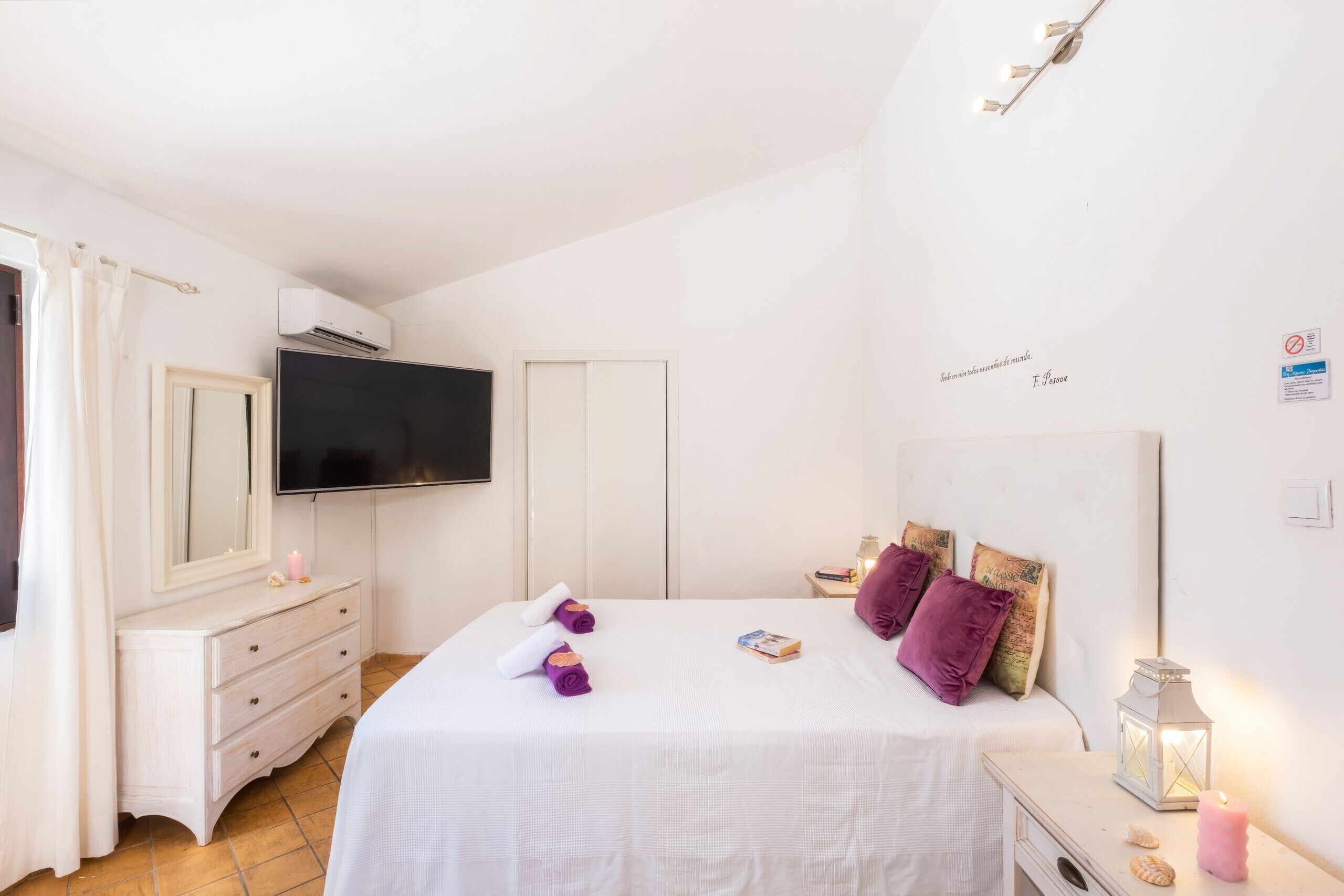 4 bedrooms, in-room safe, iron/ironing board, WiFi (free)