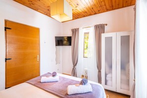 4 bedrooms, in-room safe, iron/ironing board, free WiFi - Villa w/ heatable pool & BBQ in Carvoeiro (Carvoeiro)