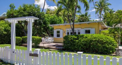 BI Hale Mele Mele, 3BR with AC, Summer rates! Quick walk to the ocean!