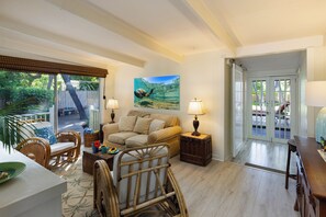 Fernseher, DVD-Player, Bücher