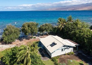 Exterior - Big Island Blue Makai - Rare Oceanfront 2 BR in Puako, Turtles and Sunsets! (Kamuela)