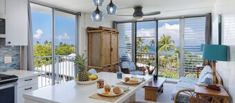 Coral Dreams Condo- Amazing Ocean Views! NEWLY RENOVATED Top Corner Condo!