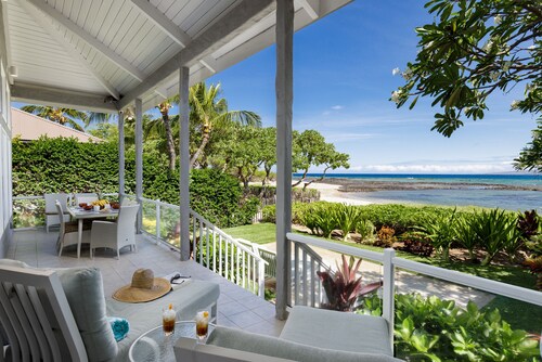 Whale's Tail - 3BR Beachfront Home in Magical Puako! Steps to the ocean!