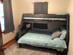 2 bedrooms - Cozy Lakefront Home (Warsaw)