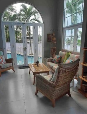 Smart TV - Beautiful Caribbean Retreat (Grafton)