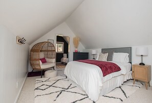 6 bedrooms, desk, iron/ironing board, free WiFi