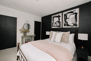 5 室のベッドルーム、デスク、アイロン / アイロン台、WiFi (無料)