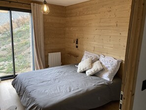 5 bedrooms, WiFi, bed sheets