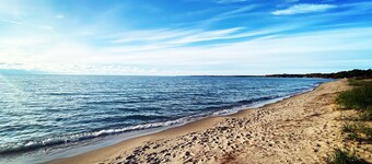 Cozy Winter Escape - Ski, Hike & Chill by the fire